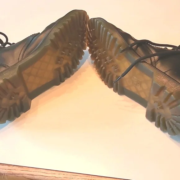 Dr. Martens Luana Black Leather Boots-Size 7 -EUC - Picture 5 of 8